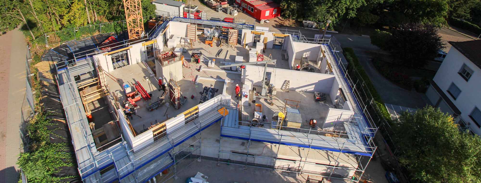 Rohbau eines Mehrfamilienhauses 