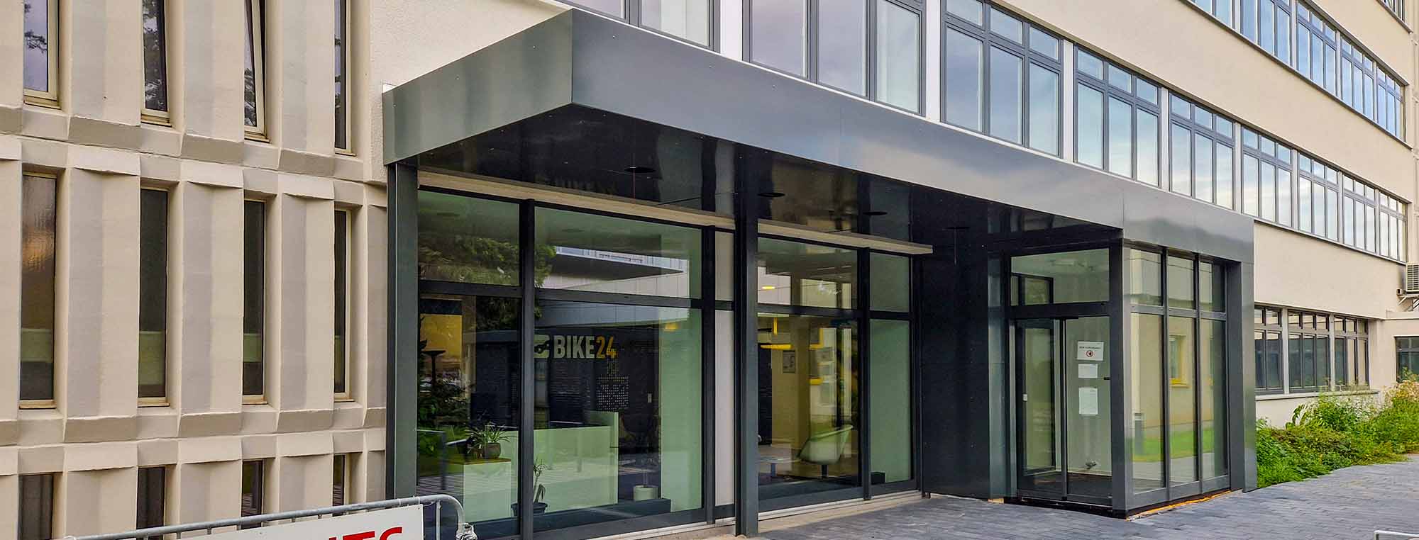 Umgestaltung des Eingangsbereichs der Bike 24 GmbH