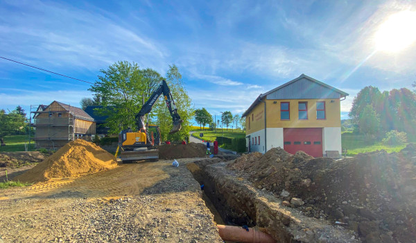 Tiefbauarbeiten an der Baustelle &quotFeuerwehr Krumhermsdorf"