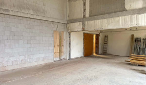 Umbau im Bestandsgebäude: Die Innenbereiche werden für die künftige Nutzung vorbereitet.