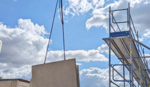 Präzision auf der Baustelle – starke Wände für ein starkes Fundament des neuen Bürogebäudes in Dresden.