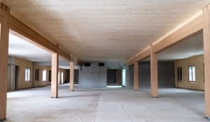 Durch die intelligente Kombination von Holz, Beton und Stahl werden die Stärken jedes Materials gezielt genutzt.