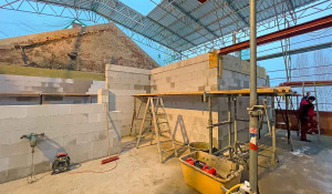 Nach der Betonage erfolgten die Mauerwerksarbeiten.
