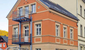 Die Fassade erstrahlt nun in neuem Glanz.
