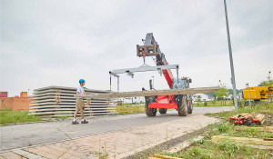 ...und zum Einbauort transportiert.