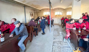 Mitarbeiter der bendl HTS bei guten Gesprächen 