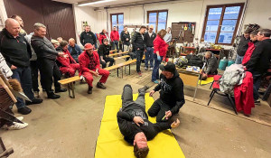 Dabei wurden praxisnahe Situationen besprochen und unsere Mitarbeitenden konnten selbst ausprobieren.